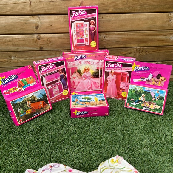 VINTAGE UNOPENED BARBIE play sets circa 1978 and 1982 - Picture 1 of 13
